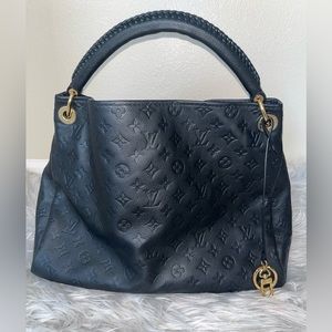 Authentic Louis Vuitton Empreinte Artsy MM Hobo Bag 💘